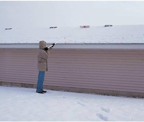 Seymour 96022 Roof Rake, 24" Aluminum Blade, “Push-Pull” Bracing, 16' 3-Section Aluminum, Cushion Grip