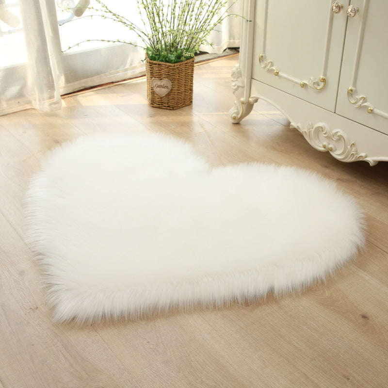 1pc Faux Fur Room Rug, Heart Shaped Plush Rug, Fluffy Carpet For Living Room Bedroom Sofa, Shaggy Carpet Area Mat 50*60cm/19.68*23.62in