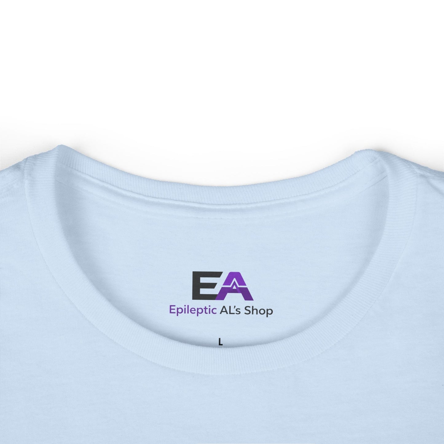 Feral Elegance Women’s Graphic T-Shirt – Wild Luxury Cat Design