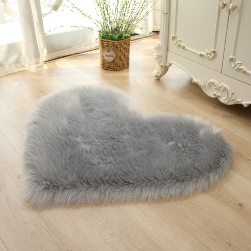 1pc Faux Fur Room Rug, Heart Shaped Plush Rug, Fluffy Carpet For Living Room Bedroom Sofa, Shaggy Carpet Area Mat 50*60cm/19.68*23.62in