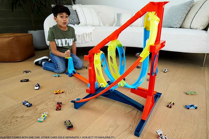 Hot Wheels Toy Car Track Set, Track Builder Unlimited Corkscrew Twist Kit Playset & 1:64 Scale Vehicle, 2 Ways to Race, Connects to Other Tracks