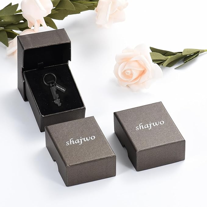 shajwo Cremation Jewelry 18 Wheeler Semi Truck Urn Keychain for Ashes for Women Men Memorial Human Ashes Pendant