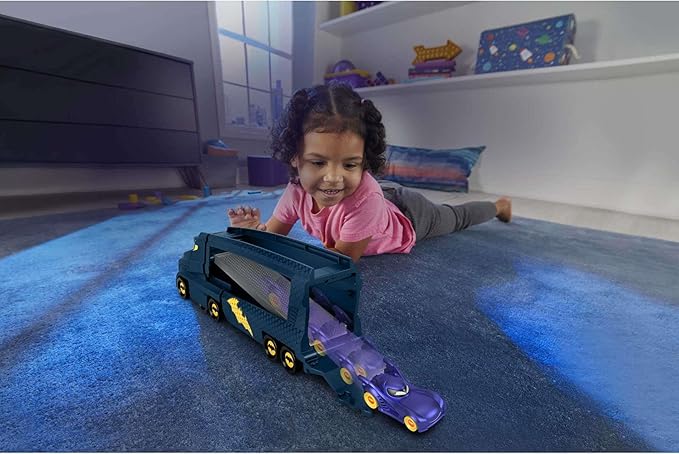 Fisher-Price DC Batwheels Toy Hauler and Car, Bat-Big Rig with Ramp and Bam The Batmobile 1:55 Scale Diecast Toy Vehicle, Ages 3+ Years
