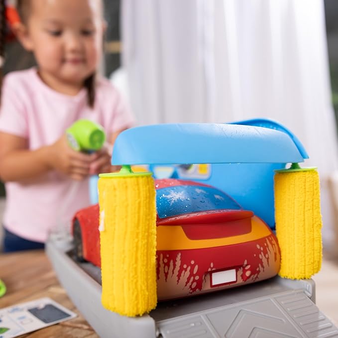 Melissa & Doug Spray & Shine Car Wash Color-Changing Water Toy Play Set Boys and Girls 3+