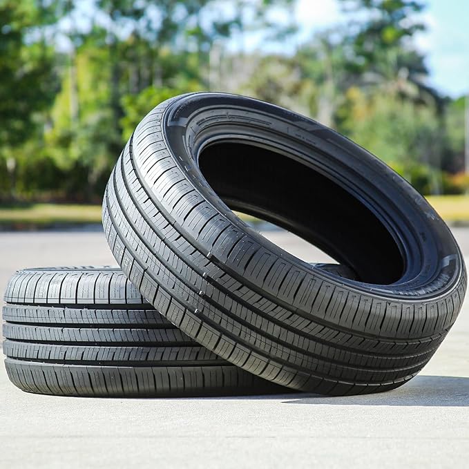 Prinx HiCITY HH2 All Season 205/70R15 96H Passenger Tire