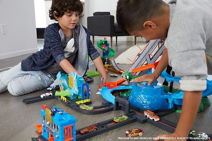 Hot Wheels City Car Wash and Giant Gator