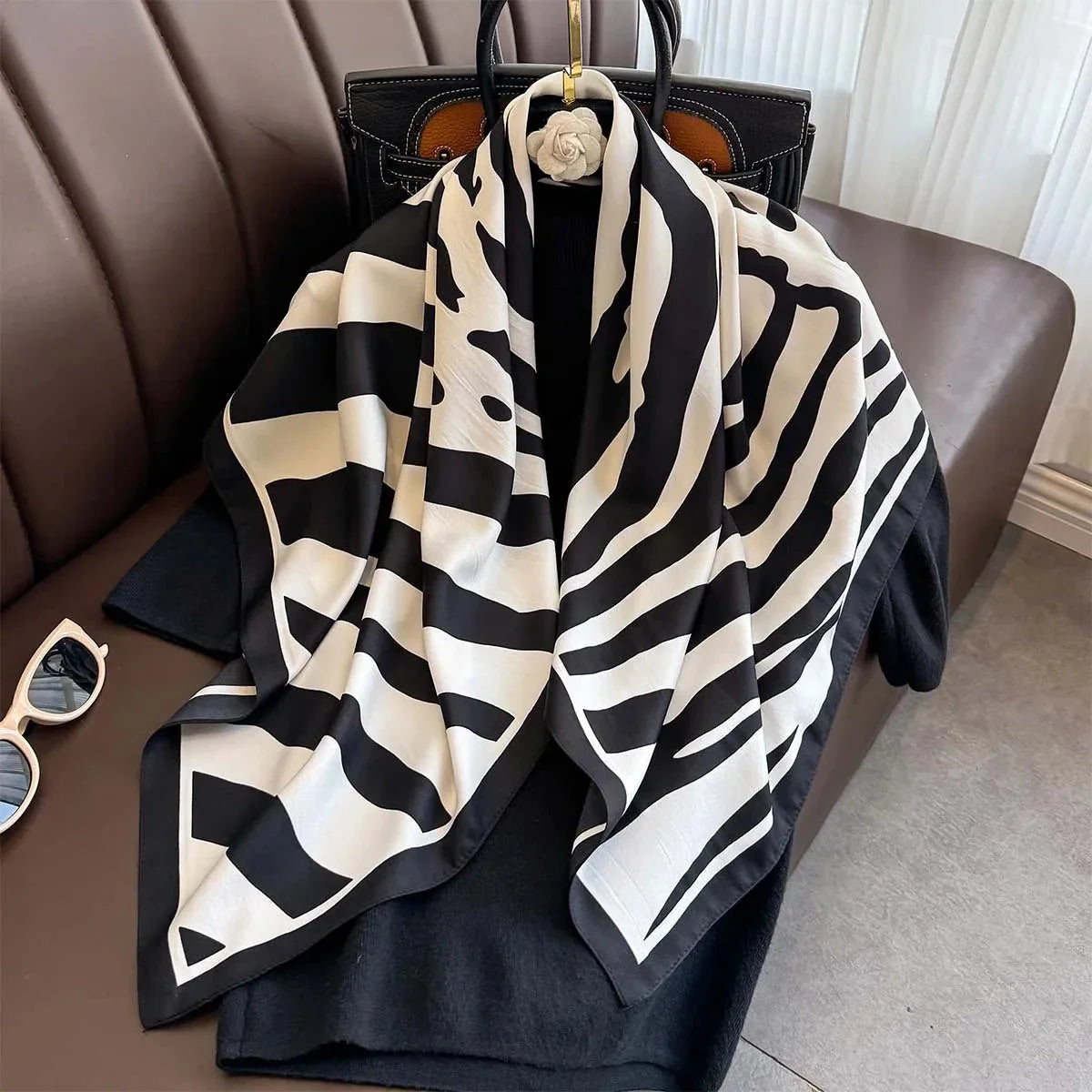 90x90cm Square Silk-Feel Scarf – Luxury Women’s Shawl & Head Wrap
