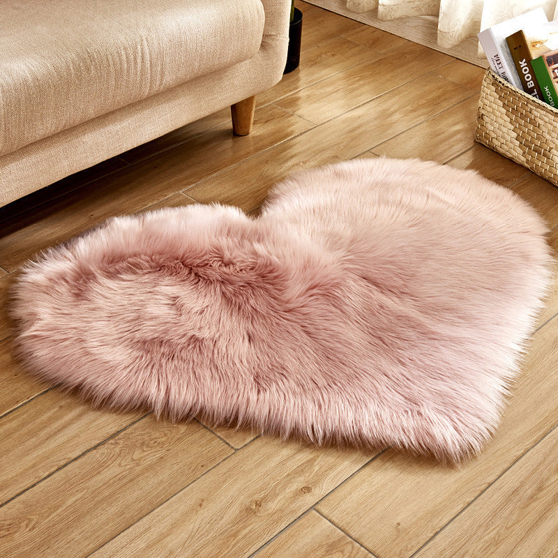 1pc Faux Fur Room Rug, Heart Shaped Plush Rug, Fluffy Carpet For Living Room Bedroom Sofa, Shaggy Carpet Area Mat 50*60cm/19.68*23.62in