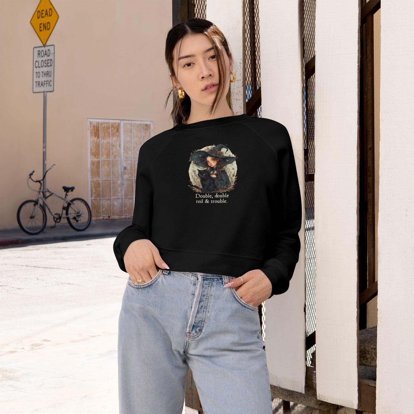 Cute Witchy Cat Lady Cropped Sweatshirt for Women - Halloween Pullover
