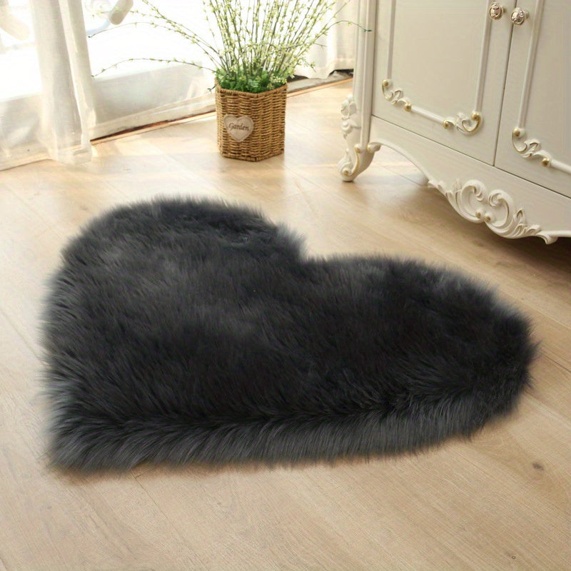 1pc Faux Fur Room Rug, Heart Shaped Plush Rug, Fluffy Carpet For Living Room Bedroom Sofa, Shaggy Carpet Area Mat 50*60cm/19.68*23.62in