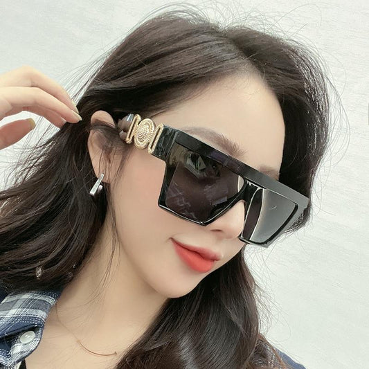 Fashionable & Oversized Square Shape Sunglasses For Women New Vintage Style & Big Frame Sun Glasses New Classic Shades Women Men Flat Top Fashion Shades